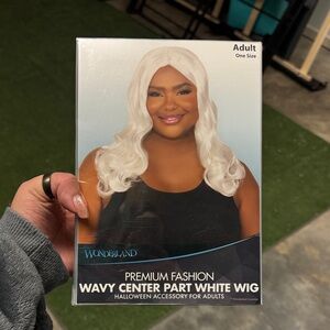 WONDERLAND Wavy Center Part White Wig